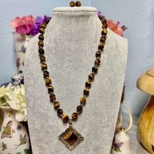 Tiger Eye Beaded necklace with pendant & stud earrings 18”-20”